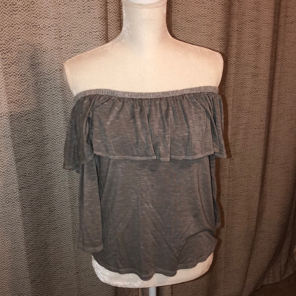 Off-the-shoulder long sleeve shirt